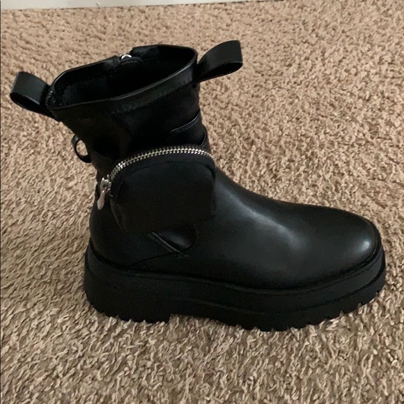 BLACK POCKET CHUNKY SOLE ANKLE BOOTS SZ 7 - Picture 4 of 5